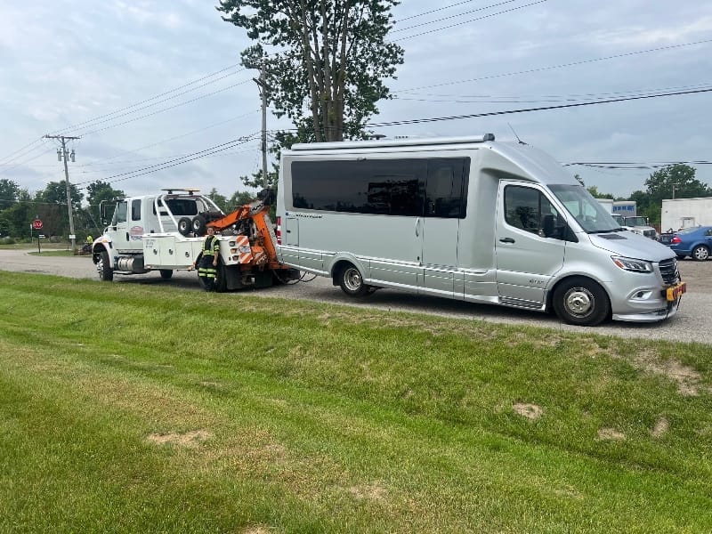 Ypsilanti box truck towing